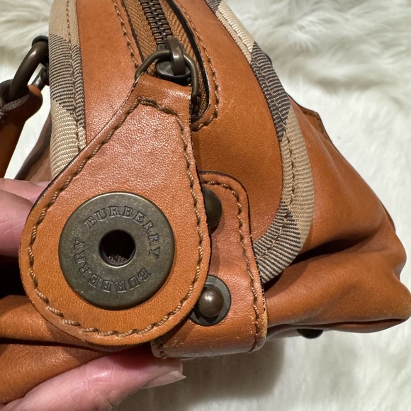 Burberry Vintage Tan Leather Women's Bag - Picture 7 of 13
